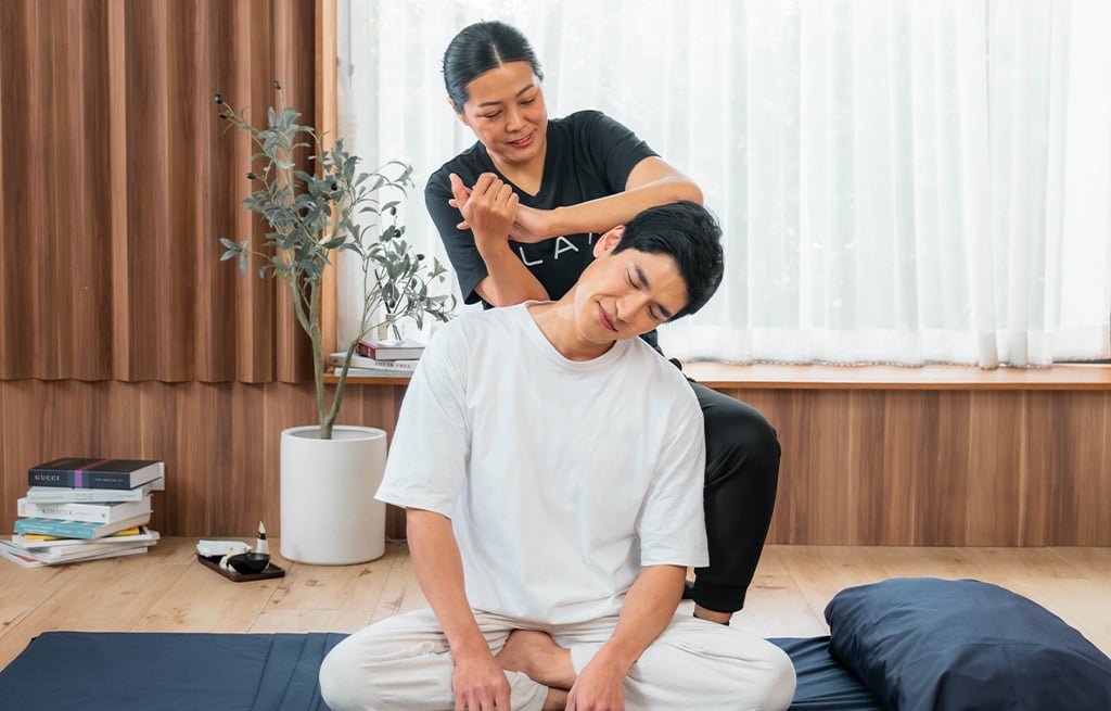 Back and Shoulder pain relief massage